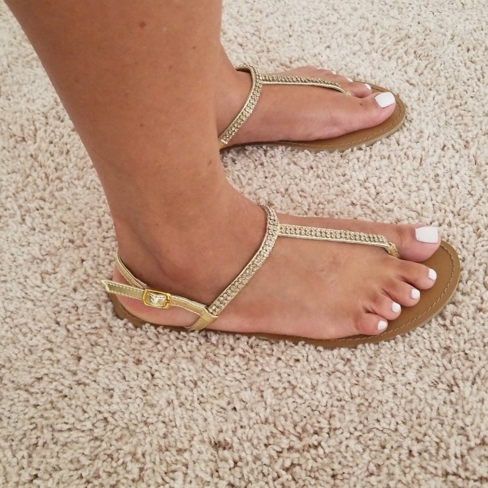Used Very Nice Old Navy Sandals Size 6 - Picture 2 of 5
